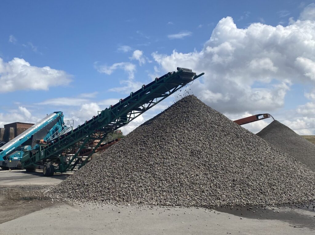 Schotterhaufen im Schotterwerk Mansfeld